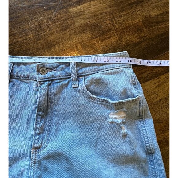 Hollister Distressed Curvy High-Rise Mom Jean Medium Wash Size 9 Short - Picture 6 of 8
